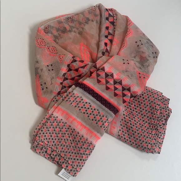 scraf - Picture 2 of 5